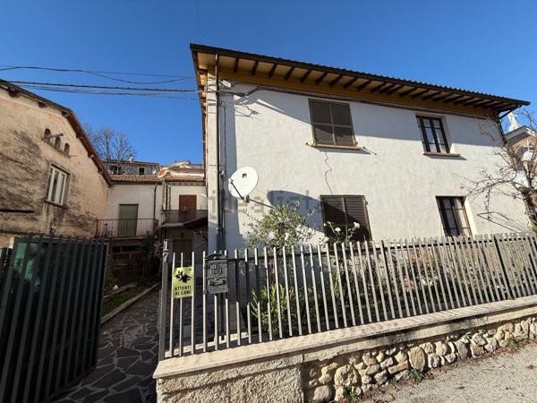 appartamento in vendita a Petrella Salto in zona Fiumata