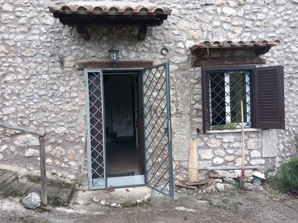 casale in vendita a Petrella Salto