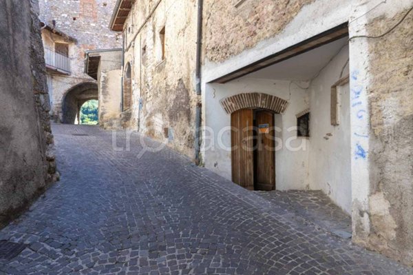 appartamento in vendita a Petrella Salto in zona Capradosso