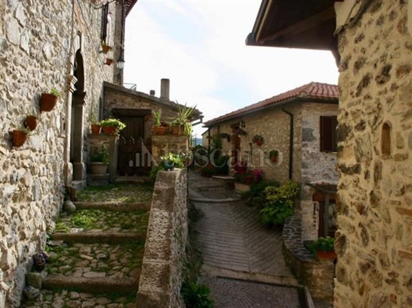 appartamento in vendita a Petrella Salto in zona Offeio