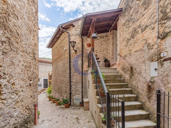 casa indipendente in vendita a Petrella Salto