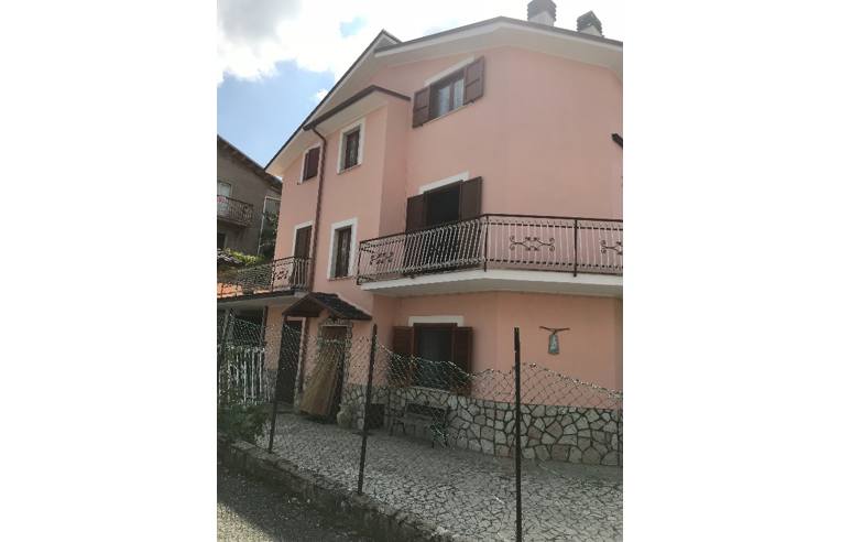 casa indipendente in vendita a Petrella Salto in zona San Martino