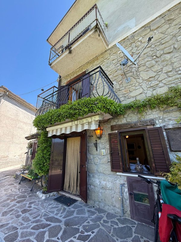 appartamento in vendita a Petrella Salto in zona Fiumata