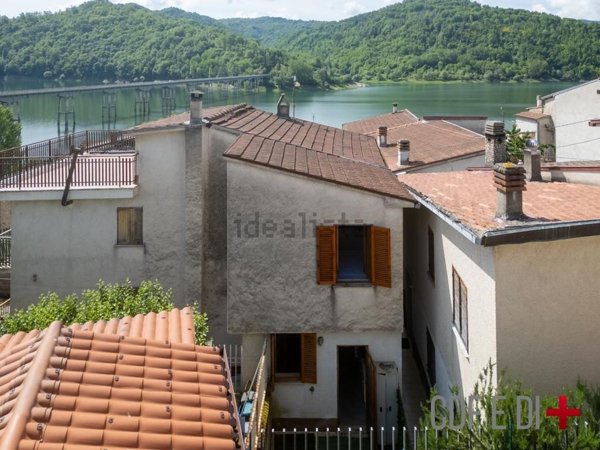 appartamento in vendita a Petrella Salto in zona Fiumata