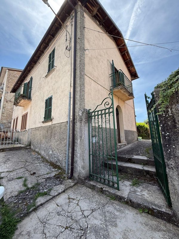 casa indipendente in vendita a Petrella Salto in zona Capradosso