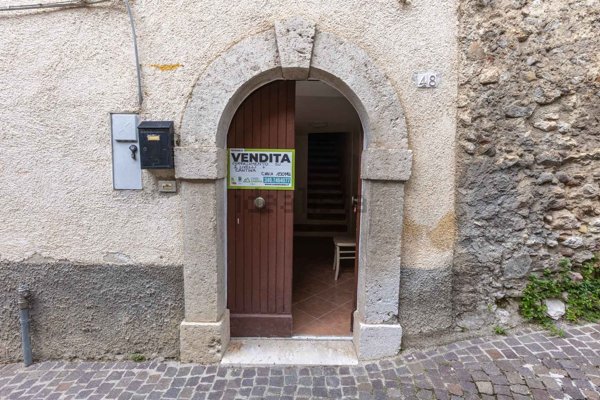 appartamento in vendita a Petrella Salto in zona Capradosso