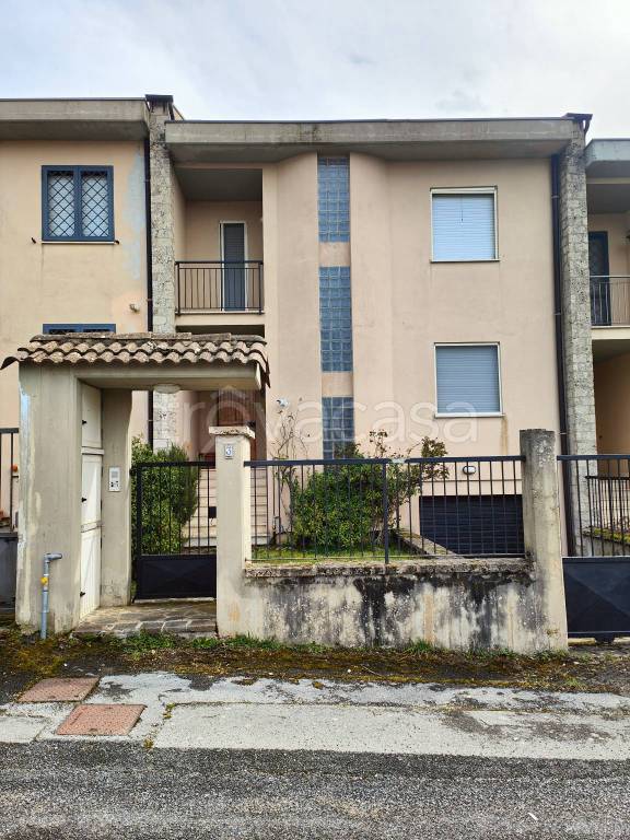 casa indipendente in vendita a Petrella Salto in zona Capradosso