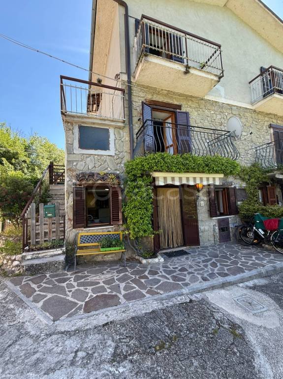 casa indipendente in vendita a Petrella Salto in zona Fiumata
