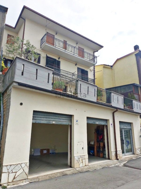 negozio in vendita a Poggio Bustone