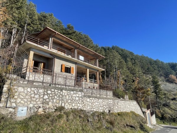casa indipendente in vendita a Poggio Bustone