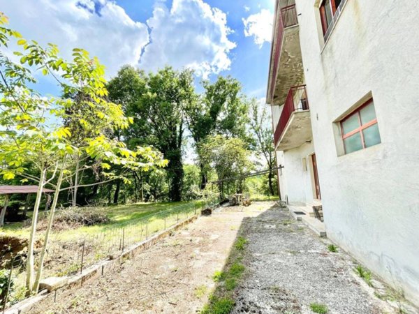 casa indipendente in vendita a Poggio Bustone