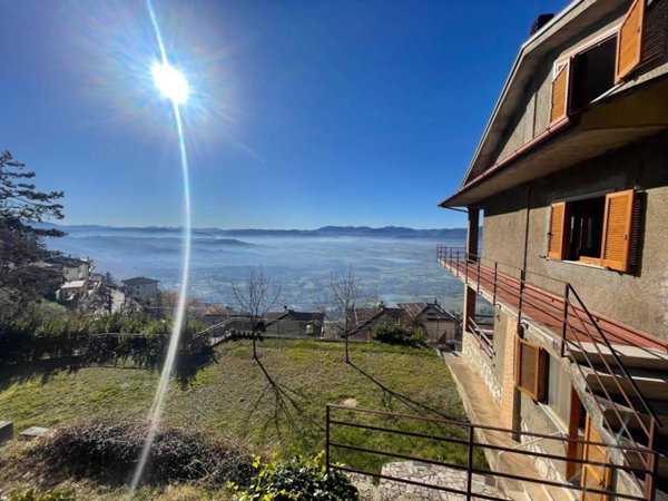 casa indipendente in vendita a Poggio Bustone