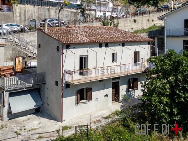 casa indipendente in vendita a Poggio Bustone