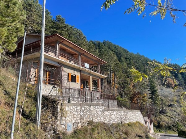 casa indipendente in vendita a Poggio Bustone