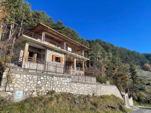 casa indipendente in vendita a Poggio Bustone