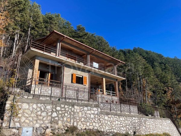 casa indipendente in vendita a Poggio Bustone