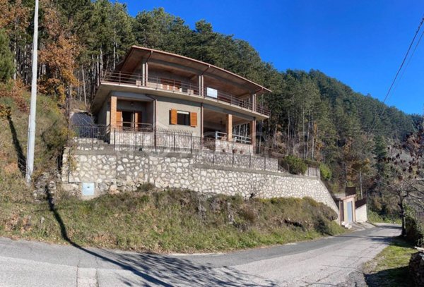 casa indipendente in vendita a Poggio Bustone