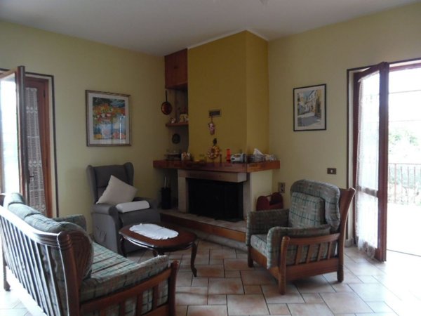 casa indipendente in vendita a Poggio Bustone