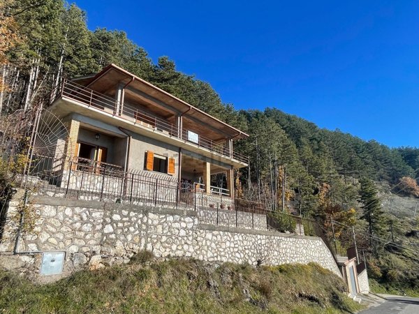 casa indipendente in vendita a Poggio Bustone