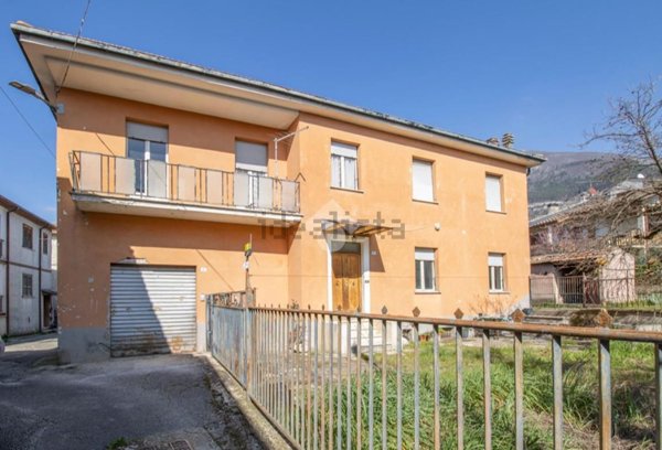 casa indipendente in vendita a Poggio Bustone