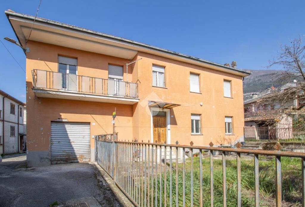 casa indipendente in vendita a Poggio Bustone