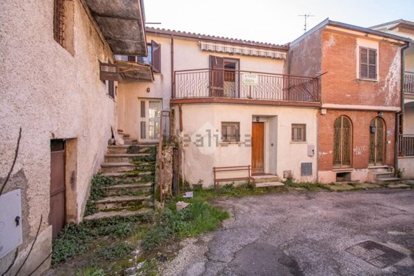 casa indipendente in vendita a Poggio Bustone