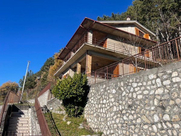 casa indipendente in vendita a Poggio Bustone