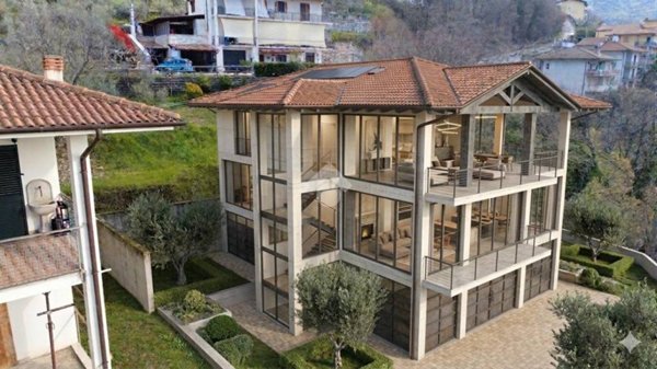 casa indipendente in vendita a Poggio Bustone