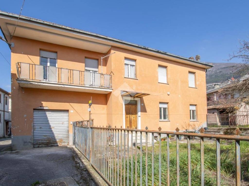 casa indipendente in vendita a Poggio Bustone