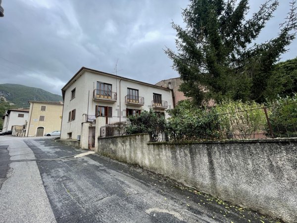 casa indipendente in vendita a Poggio Bustone