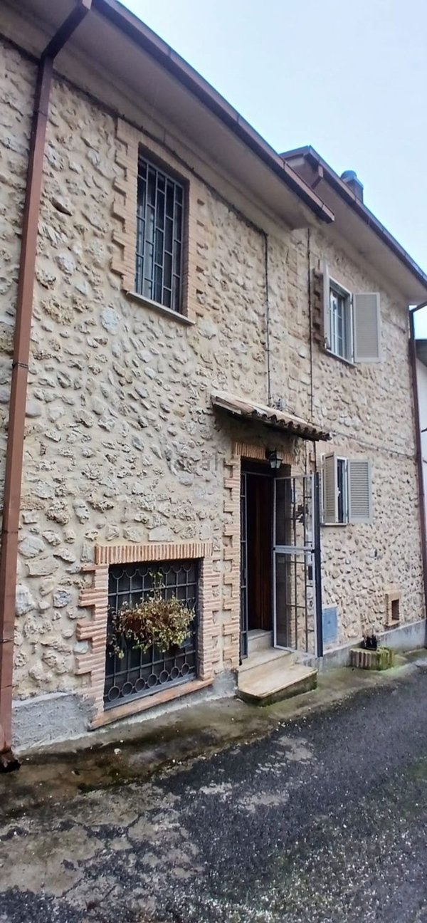 casa indipendente in vendita a Poggio Bustone