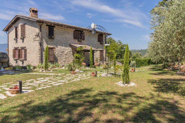 casa indipendente in vendita a Poggio Bustone