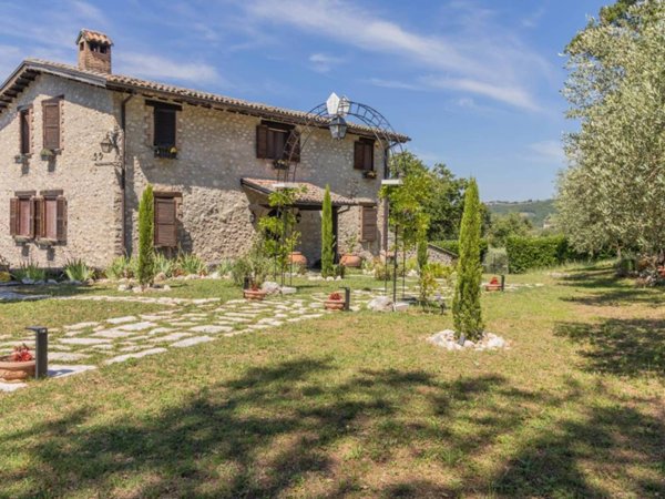 casa indipendente in vendita a Poggio Bustone