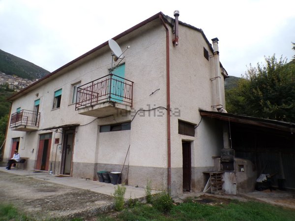 casa indipendente in vendita a Poggio Bustone