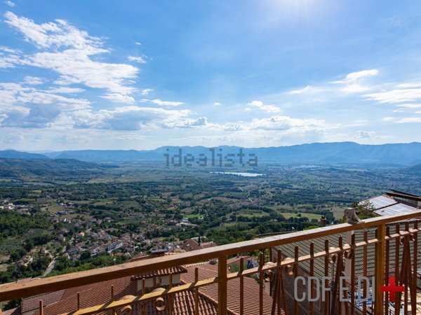 casa indipendente in vendita a Poggio Bustone