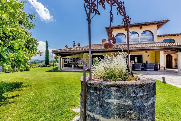casa indipendente in vendita a Poggio Catino