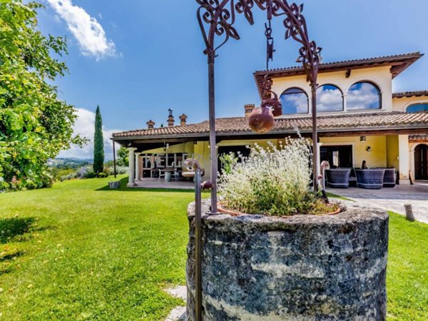 casa indipendente in vendita a Poggio Catino