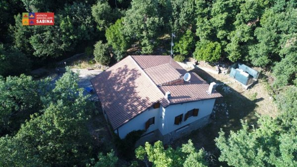 casa indipendente in vendita a Poggio Catino in zona Catino