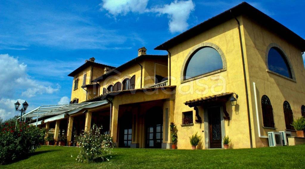 casa indipendente in vendita a Poggio Catino in zona Catino