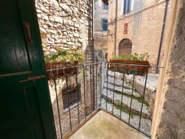 appartamento in vendita a Poggio Catino in zona Catino