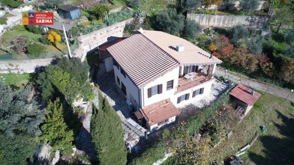 casa indipendente in vendita a Poggio Catino in zona Catino