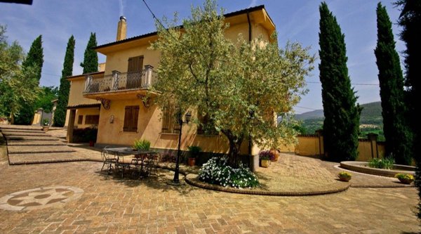 casa indipendente in vendita a Poggio Catino