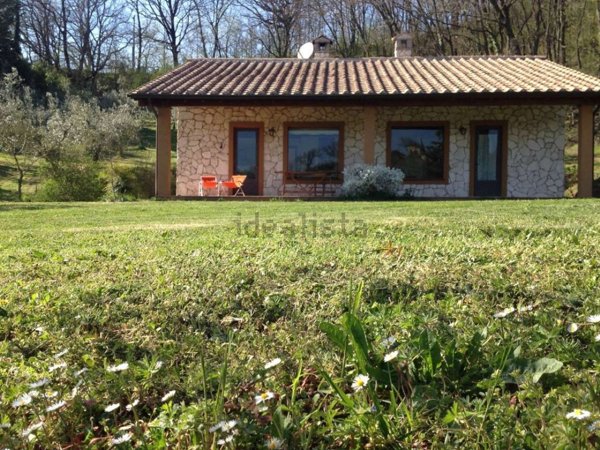 casa indipendente in vendita a Poggio Catino