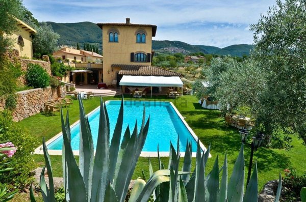 casa indipendente in vendita a Poggio Catino