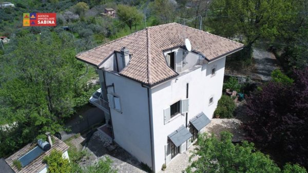 casa indipendente in vendita a Poggio Catino in zona Catino