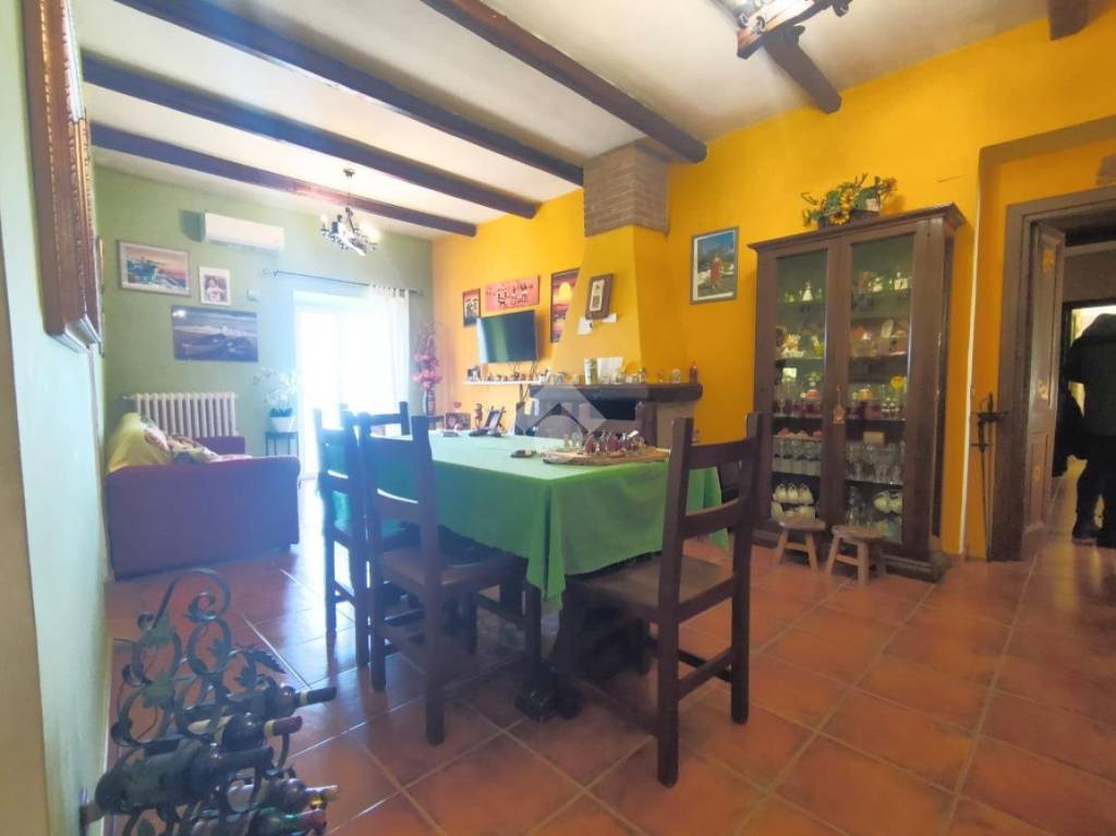 appartamento in vendita a Poggio Catino in zona Catino
