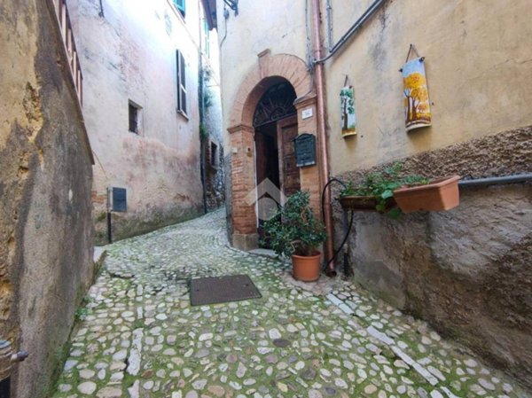 appartamento in vendita a Poggio Catino in zona Catino