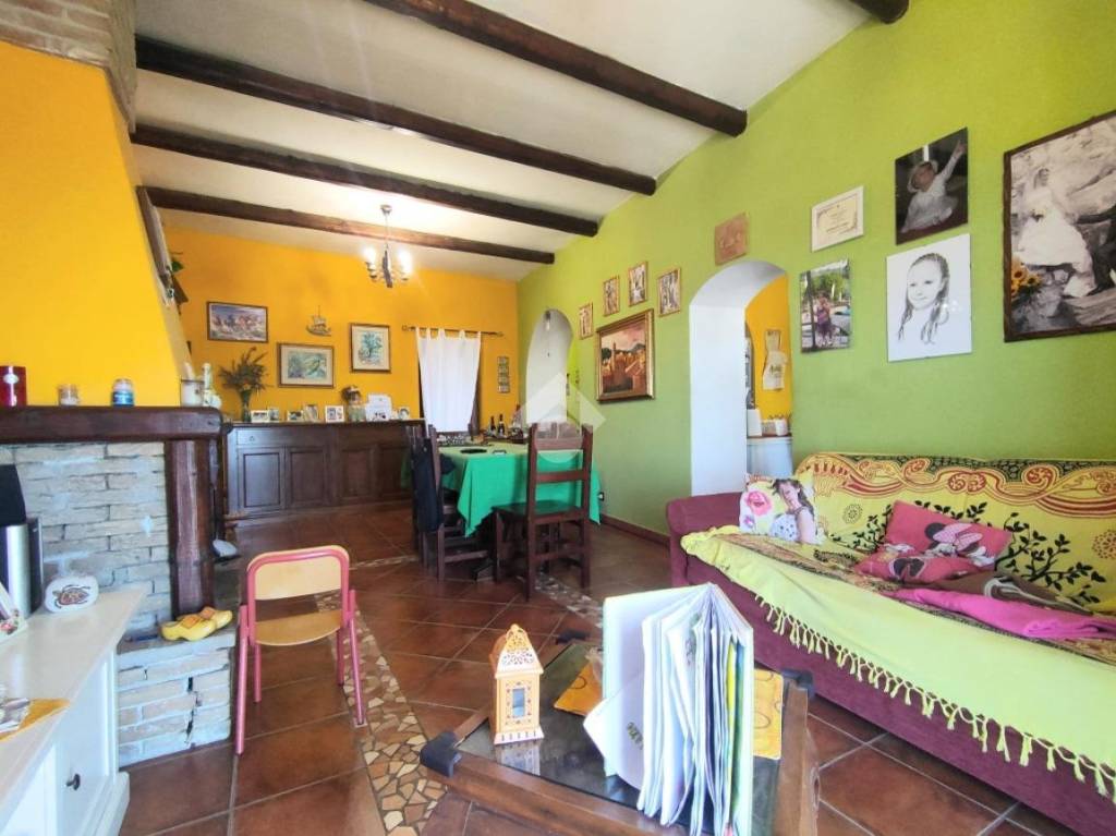 appartamento in vendita a Poggio Catino in zona Catino