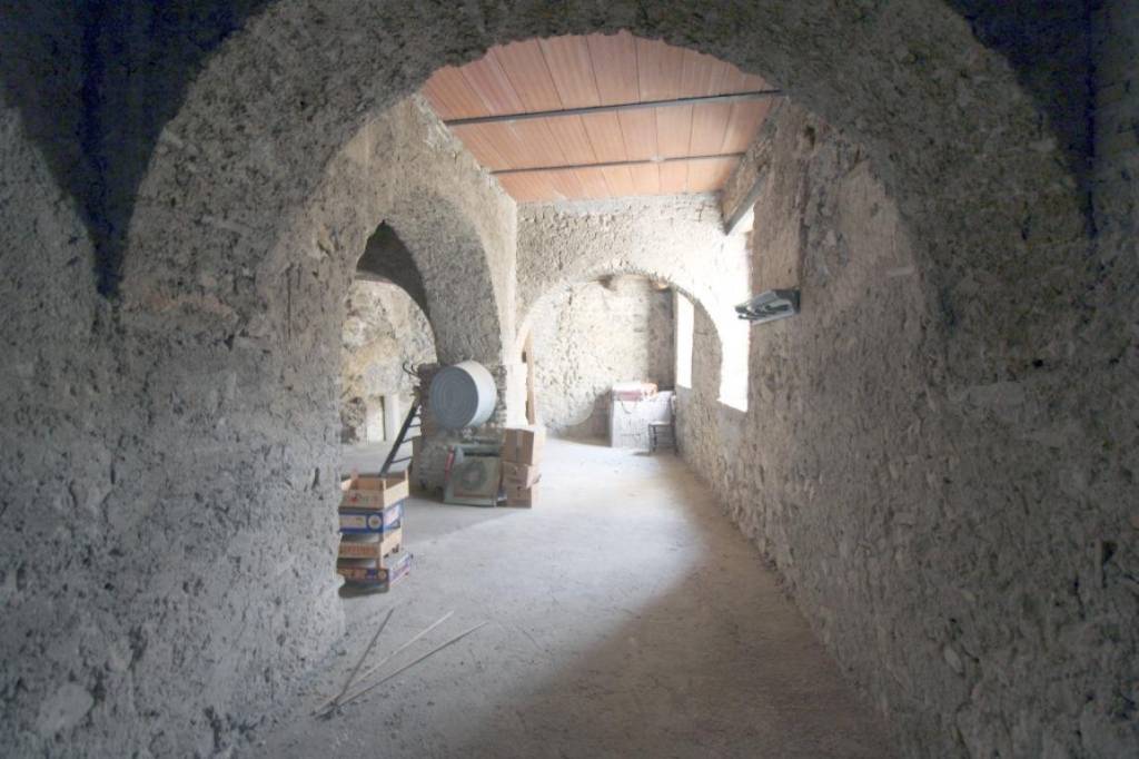 locale di sgombero in vendita a Poggio Catino in zona Catino