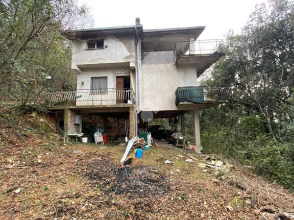casa indipendente in vendita a Poggio Catino in zona Catino